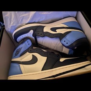 Jordan 1 Unc